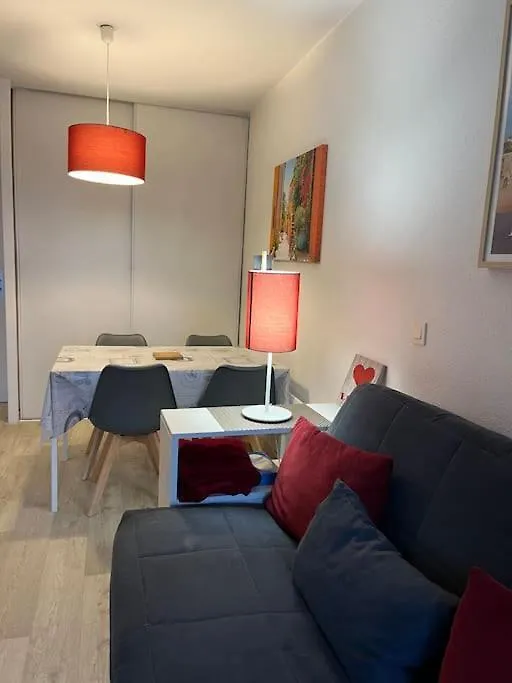 F2 Cozy Vue Mer, Piscine, Parking, Tout A Pied ! Antibes 0*,  France