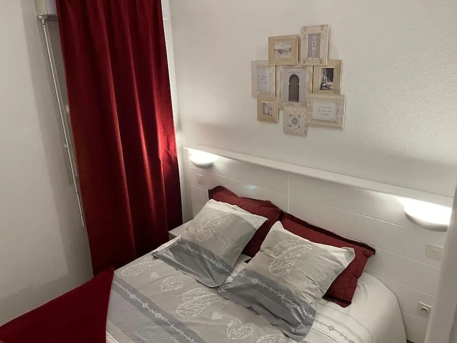 F2 Cozy Vue Mer, Piscine, Parking, Tout A Pied ! Antibes 0*,  France