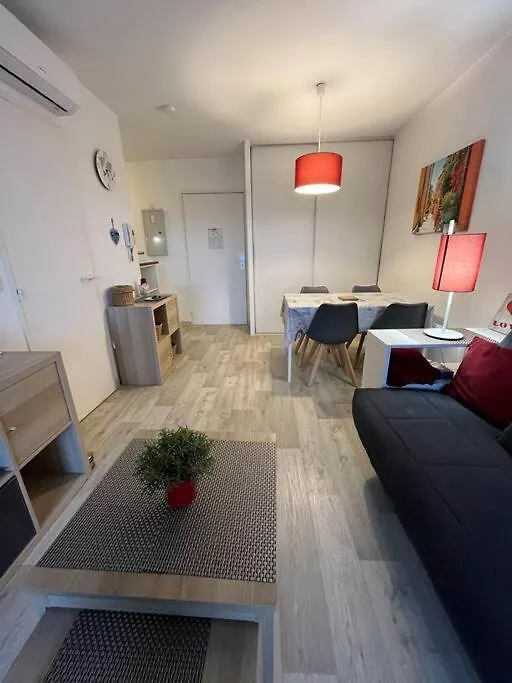 F2 Cozy Vue Mer, Piscine, Parking, Tout A Pied ! Antibes