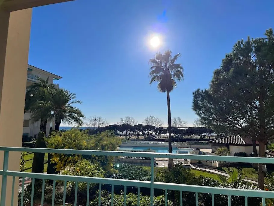 F2 Cozy Vue Mer, Piscine, Parking, Tout A Pied ! Antibes 0*,  Franciaország